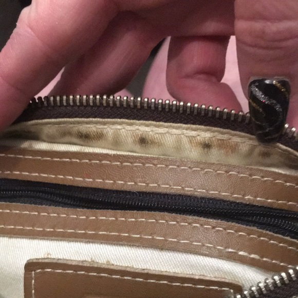 Coach mini shoulder bag perfect for fall - Picture 4 of 4